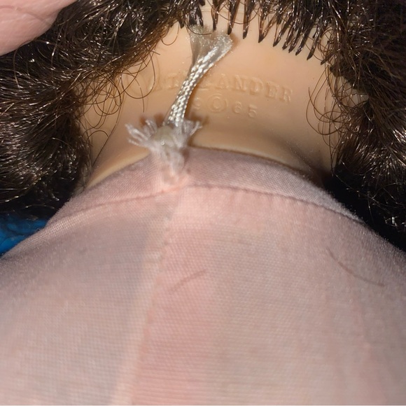 Two vintage madame Alexander dolls year 77,&65 19” - Picture 5 of 13